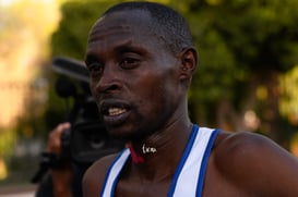 Robert Kiprotich Letting (Kenia) 1:10:47 @tar.mx