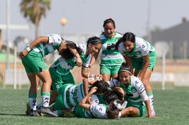 Celebran gol de Nadia @tar.mx