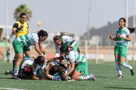 Celebran gol de Nadia @tar.mx