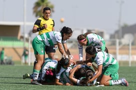 Celebran gol de Nadia @tar.mx