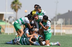 Celebran gol de Nadia @tar.mx