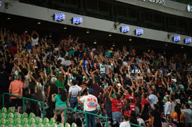 Afición en el Estadio Corona @tar.mx