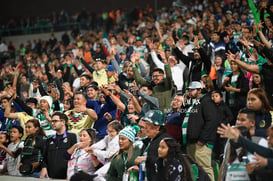 Afición en el Estadio Corona @tar.mx