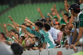 Afición en el Estadio Corona @tar.mx