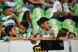 afición en el Estadio Corona @tar.mx