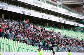 afición en el Estadio Corona @tar.mx