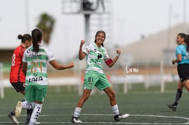 festejan gol, Ailin Serna @tar.mx