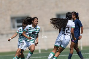 Celebran gol de Paulina Peña