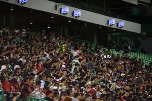 Afición en el Estadio Corona