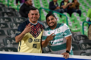 Afición en el Estadio Corona