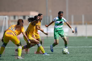 Yessenia Novella, Natalia Castillo, Ailin Serna