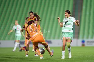 Annelise Henderson, María Pérez