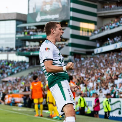 Celebración de gol de Julio Furch » Clausura semifinal 2018, Santos vs América, ida