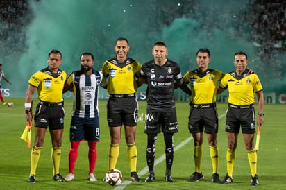 Capitanes, árbitros. Pabón, Orozco | Santos CFA2019 Monterrey CFA2019