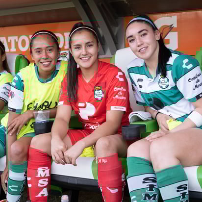 foto Guerreras vs Águilas, Paola Calderón, Ana Gutiérrez, Olga Tr