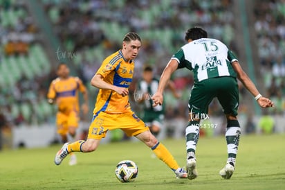 Marcelo Flores, Santiago Naveda » Santos Laguna vs Tigres UANL J4