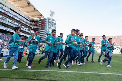 Campeones Sub 13, vuelta olímpica | Campeones de la Sub 13 Santos