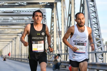 Daniel Ortíz, bengalas | Fotos del Maratón Lala 2019