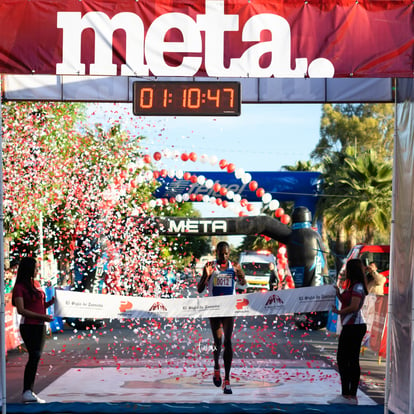 Robert Kiprotich Letting (Kenia) 1:10:47 | 21K y 5K El Siglo de Torreón