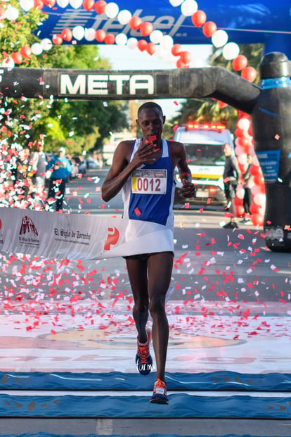 Robert Kiprotich Letting (Kenia) 1:10:47 | 21K y 5K El Siglo de Torreón