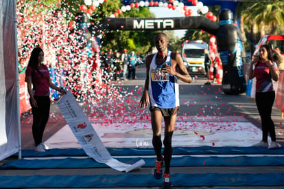 Robert Kiprotich Letting (Kenia) 1:10:47 | 21K y 5K El Siglo de Torreón