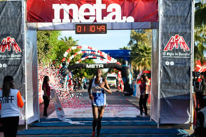 Robert Kiprotich Letting (Kenia) 1:10:47 | 21K y 5K El Siglo de Torreón