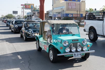 minis | Desfile autos Torreón