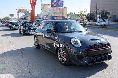 minis | Desfile autos Torreón