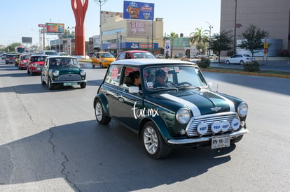 minis | Desfile autos Torreón