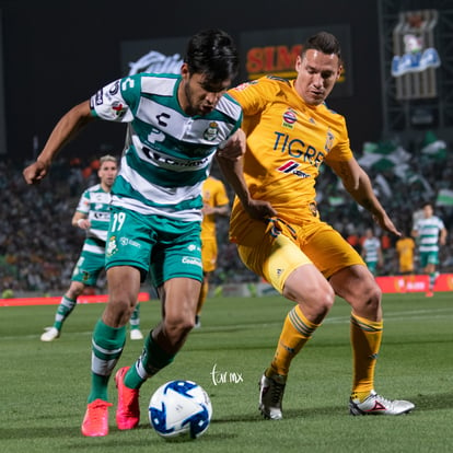 Eduardo Aguirre, Jesús Dueñas | Santos vs Tigres J6 C2020 Liga MX