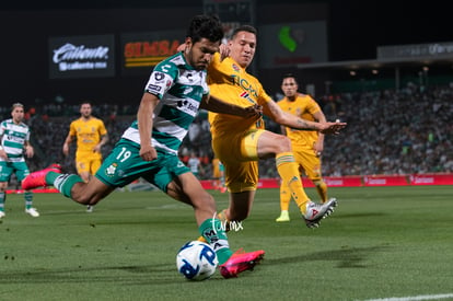 Eduardo Aguirre, Jesús Dueñas | Santos vs Tigres J6 C2020 Liga MX