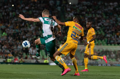 Julio Furch, Luis Quiñones | Santos vs Tigres J6 C2020 Liga MX