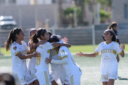 Festejo de gol de Deiry Ramírez Tigres | Santos Tigres femenil sub17