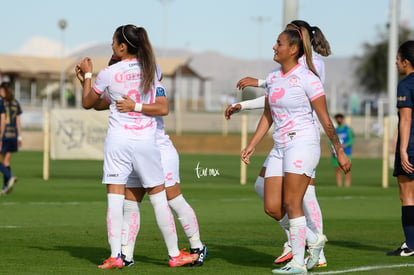 festejo de gol de Cinthya Peraza, Cinthya Peraza, Alexxandra | Santos vs Pumas J13 A2021 Liga MX femenil