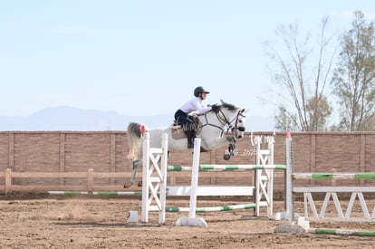 Ma. Teresa Anaya | Salto ecuestre Las Brisas