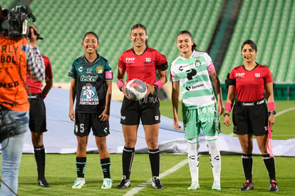 capitanas, Brenda Díaz, Alexxandra Ramírez | Santos vs Leon femenil