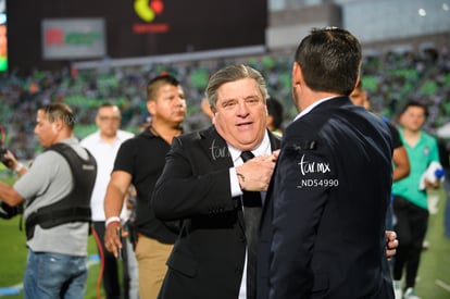 Miguel Herrera, Eduardo Fentanes | Santos Laguna vs Xolos de Tijuana J11