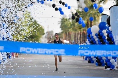 Roberto Zamora, campeón 5K, Bengalas | Carrera Powerade Torreón 2024, 5 y 10K