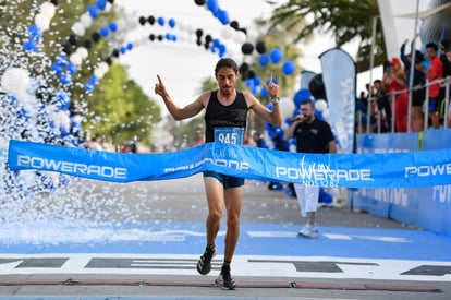 Roberto Zamora, campeón 5K, Bengalas | Carrera Powerade Torreón 2024, 5 y 10K