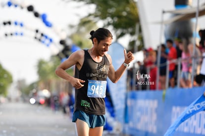 Roberto Zamora, campeón 5K, Bengalas | Carrera Powerade Torreón 2024, 5 y 10K