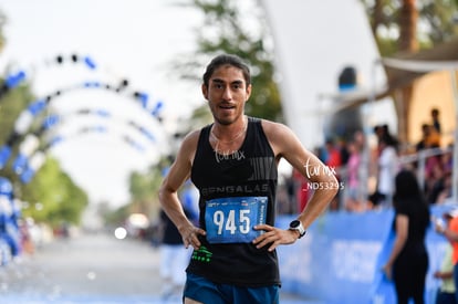 Roberto Zamora, campeón 5K, Bengalas | Carrera Powerade Torreón 2024, 5 y 10K