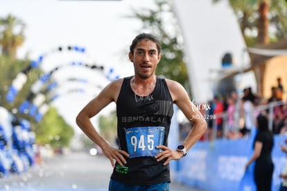 Roberto Zamora, campeón 5K, Bengalas | Carrera Powerade Torreón 2024, 5 y 10K