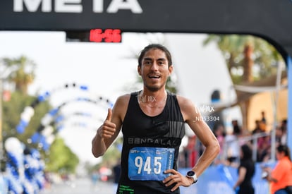 Roberto Zamora, campeón 5K, Bengalas | Carrera Powerade Torreón 2024, 5 y 10K