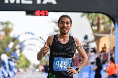 Roberto Zamora, campeón 5K, Bengalas | Carrera Powerade Torreón 2024, 5 y 10K