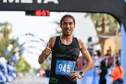 Roberto Zamora, campeón 5K, Bengalas | Carrera Powerade Torreón 2024, 5 y 10K